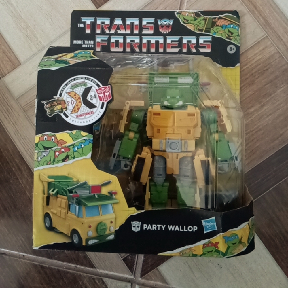Transformers x TMNT 7 Inch Action Figure Deluxe Class Party Wallop Ninja Turtles